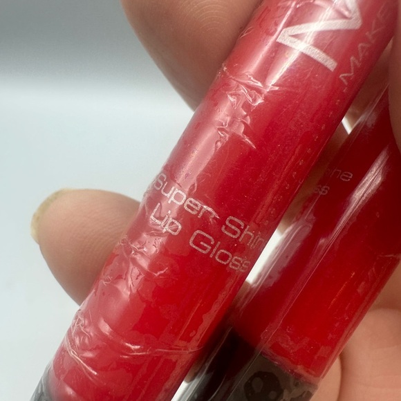 MUA Super Shine Gloss (Poppy)  lip color - Picture 2 of 5